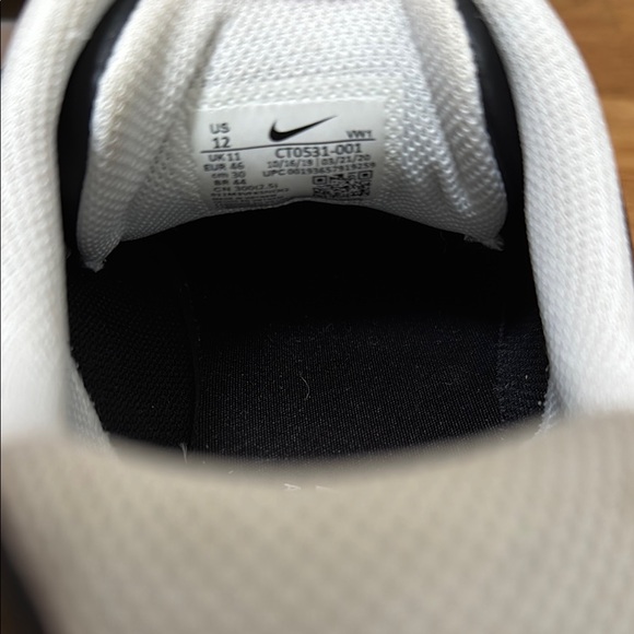 Nike Men's Black and White Golf Athletic Shoes - Picture 5 of 5